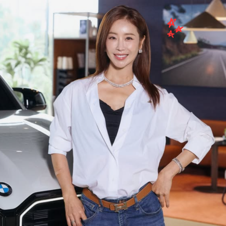 “유모차도 팍팍 실린다고” <b>47세</b> 임신 여배우, <b>출산</b> 앞두고 받은 2....