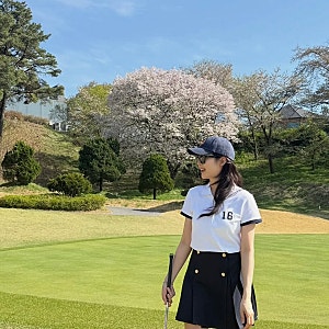 골프장에 이렇게 입고 왔다…성유리, 시선 쏠린 블랙앤화이트 필드룩