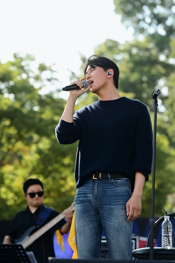 배우 김남길 신인가수 데뷔 반년, 첫 페스티벌 무대 성공적