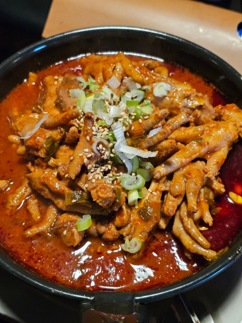 창원 상남동 술집 한신포차, 매콤한 닭발에 소주 한잔하기 좋은 곳