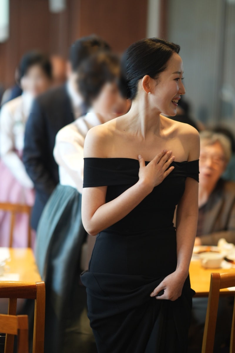 2부 원피스 고민된다면｜본식드레스보다 하객 반응 좋았던 블랙드레스