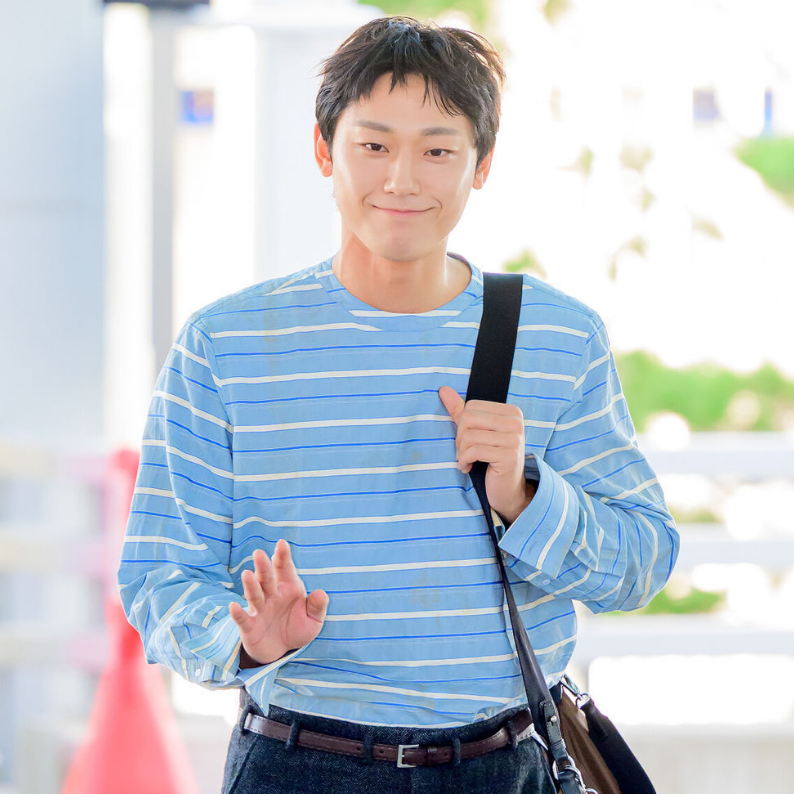 顔は最高なのに…プラダをまとってワーストになったイ・ドヒョンの空港ファッション