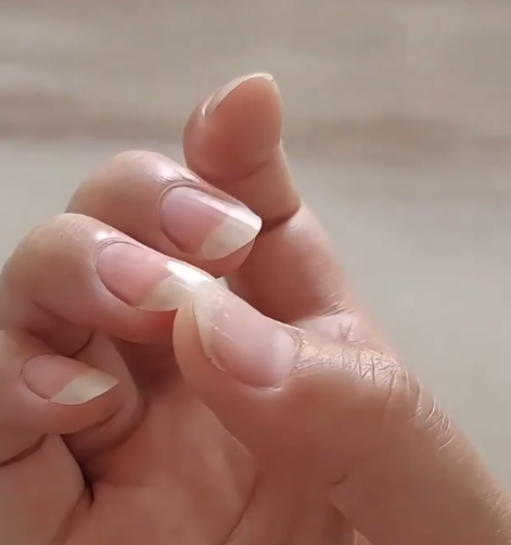 "네일샵 언니도 인정! 젤네일 쏙오프 필수템 '바렌 네일 & 큐티클 케어 에센스 오일 ....