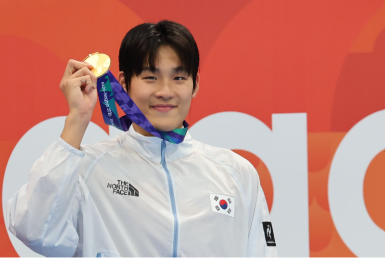 황선우를 넘어선 2006년생 김영범, 한국 수영에 이런 스프린터가 나왔다. 김영범은 누구? 아시....