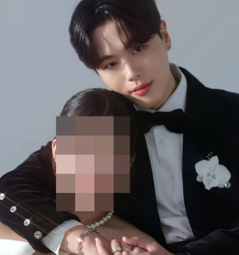 영제이, 13세 연하 아내 임신 발표... 장인상 비보에 활동 중단
