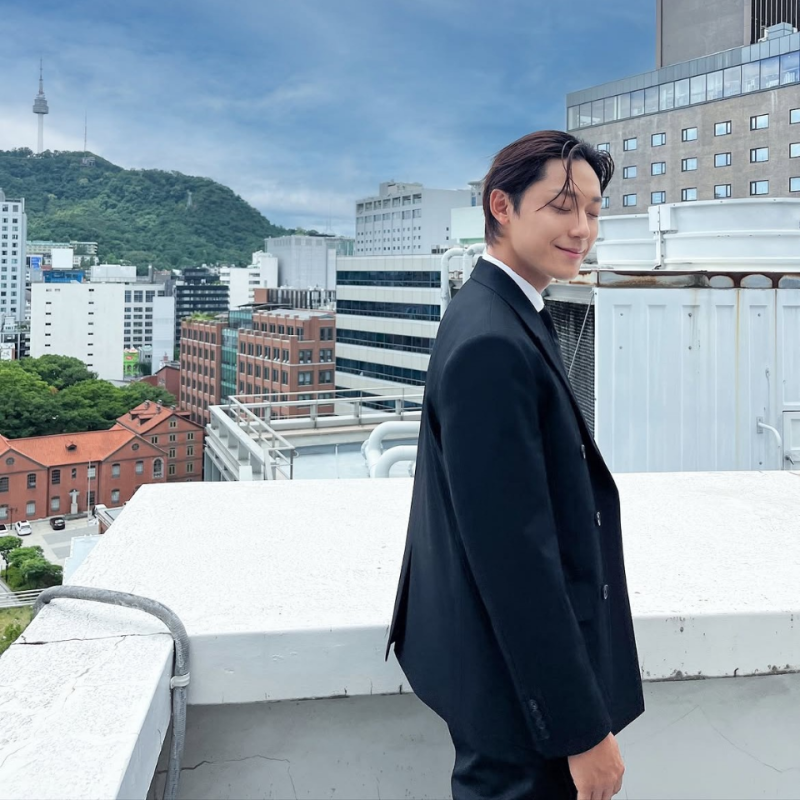 프라다 풀착장도 못 살렸습니다… 이도현 공항룩에 "총체적 난국" 말 나온 이유