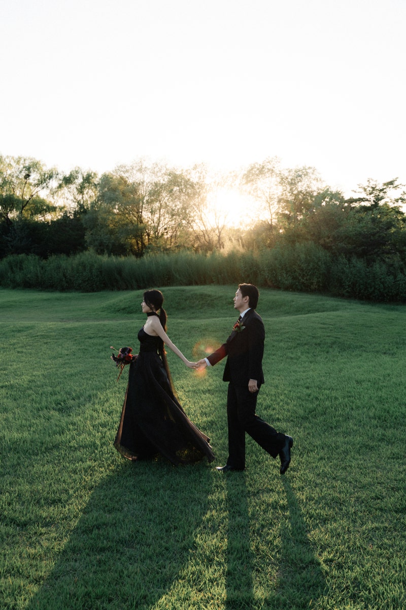 Review of Outdoor Wedding Snap Photoshoot at Seoul Noeul Park | Couple Photos from Sunset to Civil Twilight