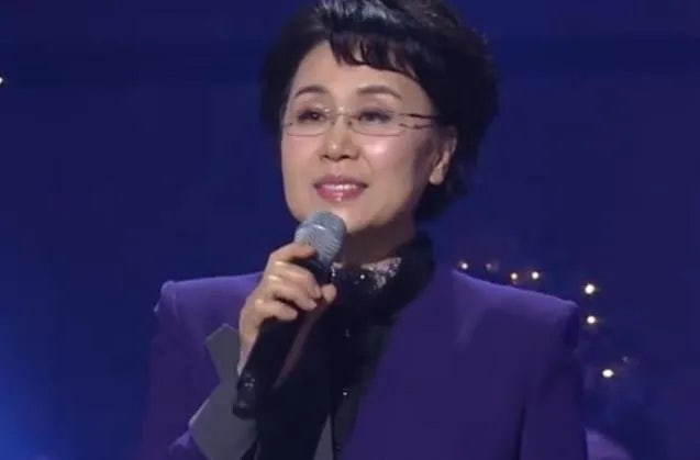 “손녀뻘 17살인데 꼭 무대에서…” 심수봉 한마디에 김다현 팬들 마음 상했다