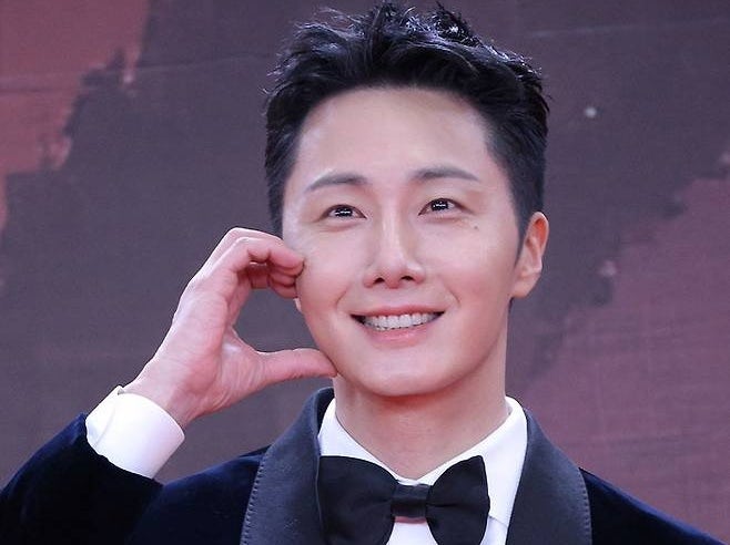 정일우, 데뷔 20주년에 ‘배우 아닌 심사위원’ 명찰…영화제에서 전한 근황