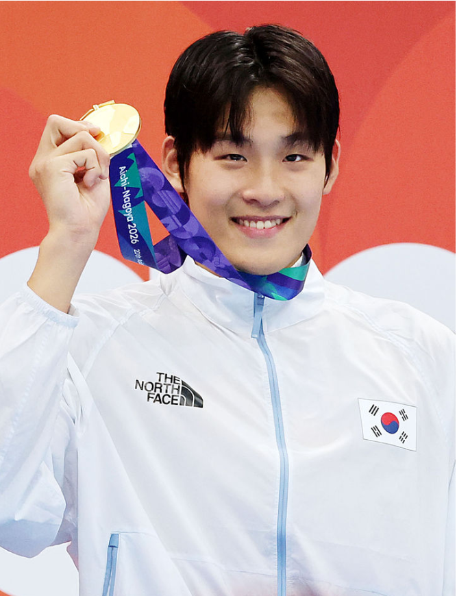 "0.04초 차 은메달, 하루 만에 뒤집었다" 김영범 누구? 나이 수영 자유형 50m 아시안게임 금메달....