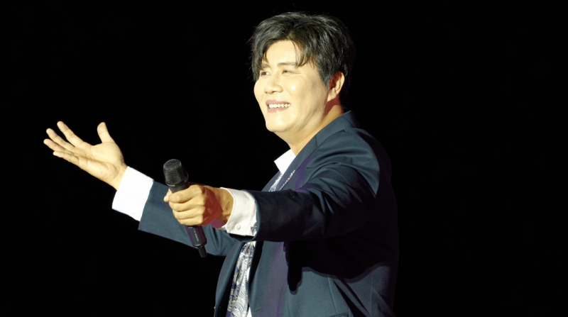 진해성 객석 내려가 선물한 것
