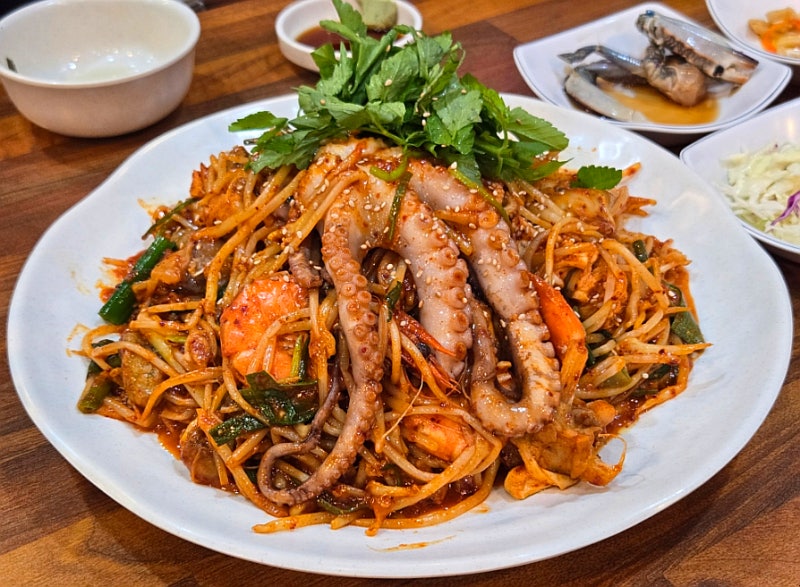 수원 남문 맛집 김사부아구찜 수원남문점, 푸짐한 해물아구찜 !