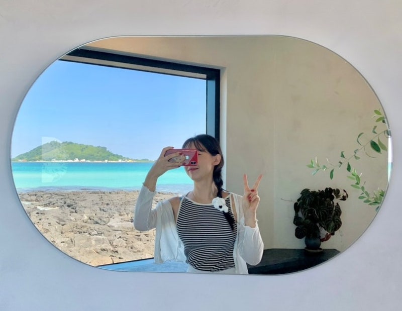 제주 한림 오션뷰 카페 베릴 후기: 책읽기 좋은 카페