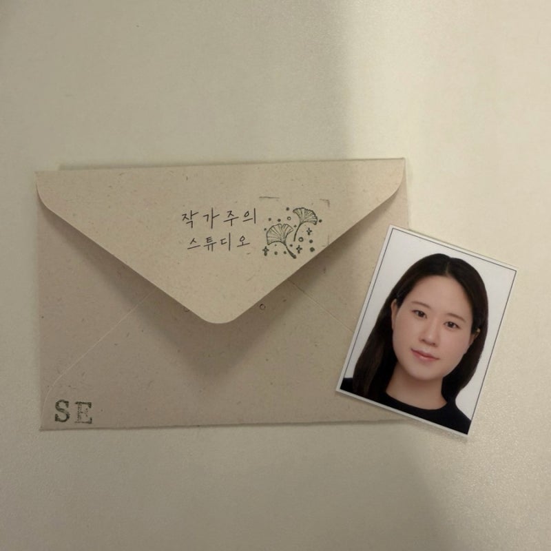 [작가주의 스튜디오] 선유도역 여권사진, 1:1 맞춤 보정, 포즈 코칭, 즉시 인화 사진관