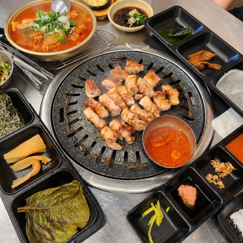 [천안 성성동] 못생긴뚱돼지 성성직영점 | 성성동 맛집, 주말점심 삼겹살과 김치찌개 추천