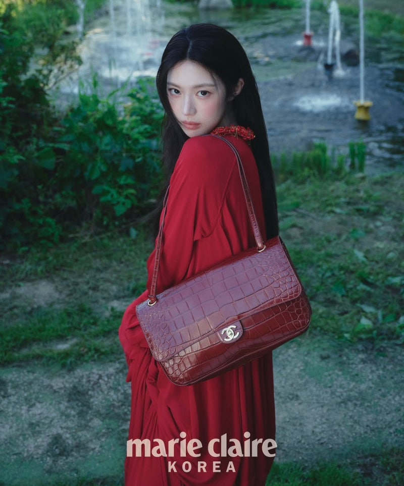 고윤정 샤넬 화보 가방 뭐길래? 버건디 맥시 플랩백 가격까지