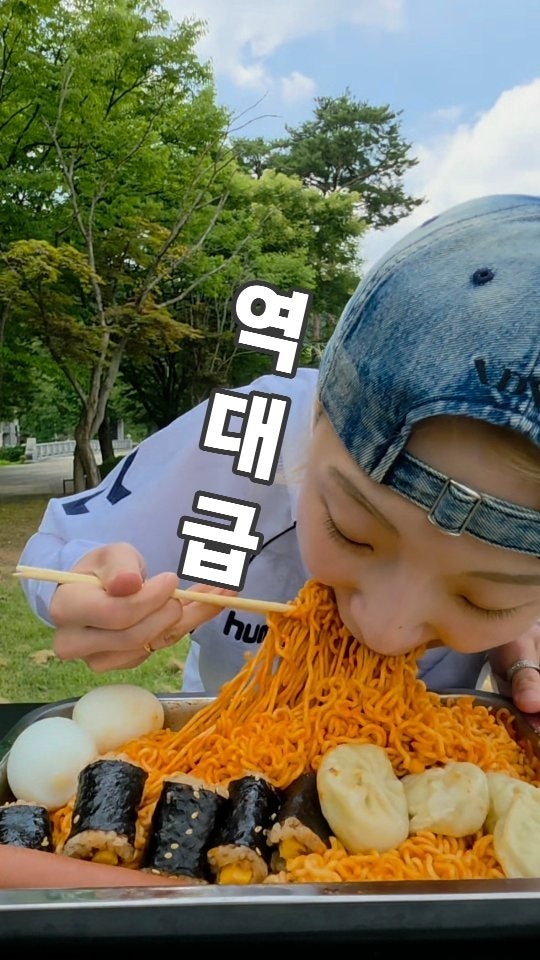 “먹방도 이제 돈 못 번다?”…쯔양·히밥까지 긴장하게 만든 유튜브 정책 변화