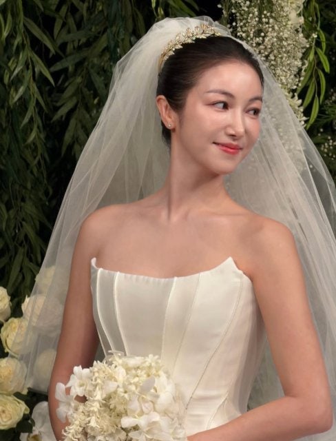 '박쥐' 여우주연상 김옥빈, 리조트에서는 라피아 버킷햇 소녀 감성