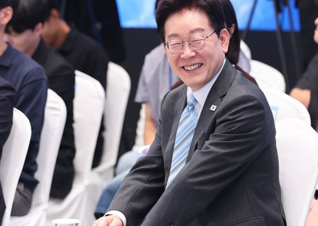 이재명 대통령 지지율 34.8% 10주 만에 반등…리얼미터 “기자회견 이후 상승 전환”