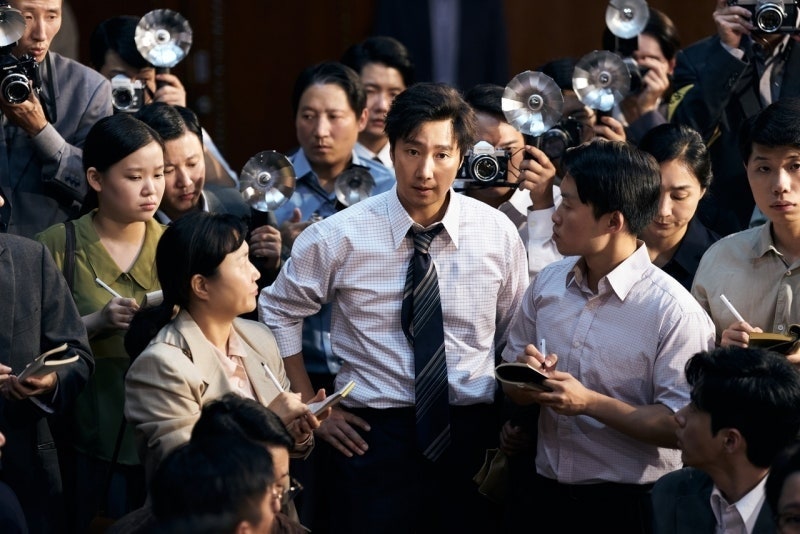 한국 영화, 64일 만에 예매율 정상 탈환! '암살자들' 외화 독주 깼다