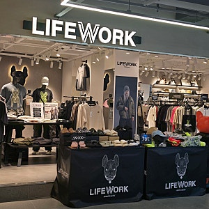 라이프워크 광장시장점 라이프워크 LIFework 광장시장쇼핑 서울쇼핑추천 라독티셔츠