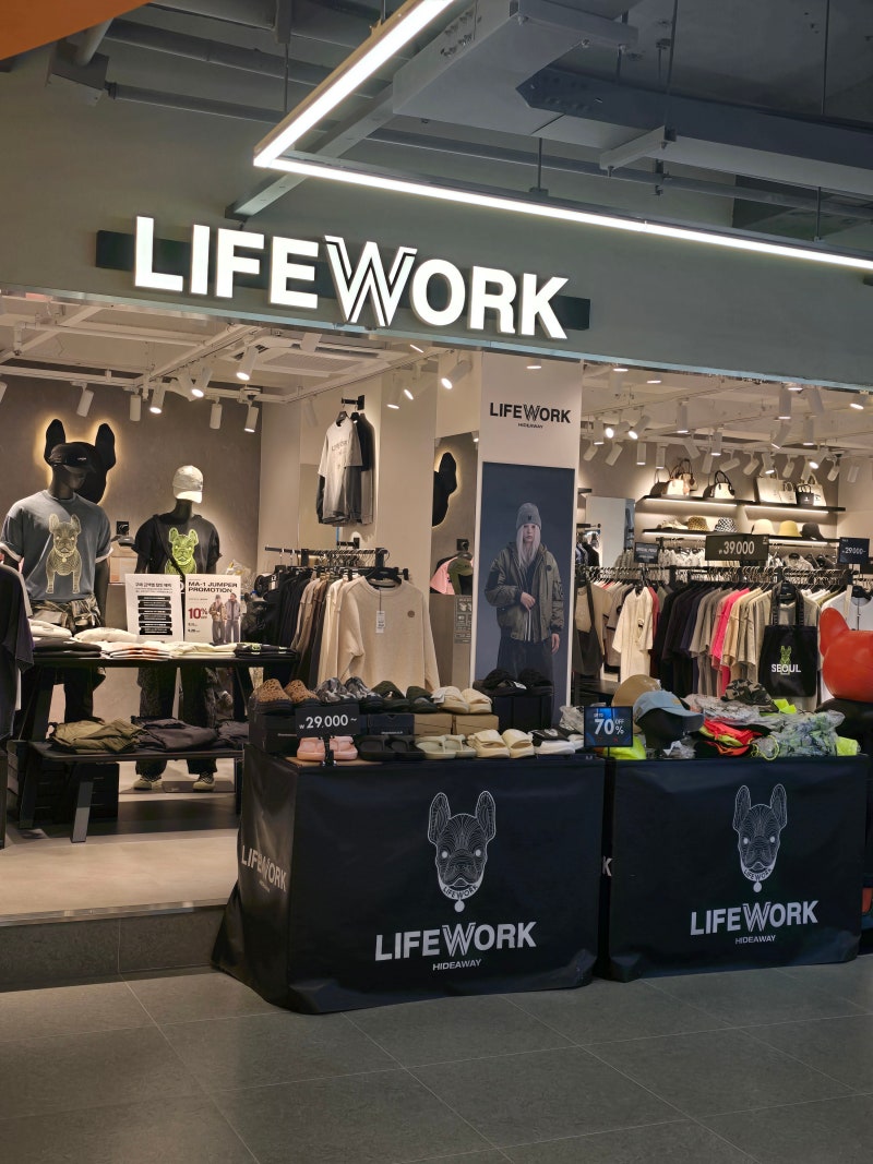 라이프워크 광장시장점 라이프워크 LIFework 광장시장쇼핑 서울쇼핑추천 라독티셔츠