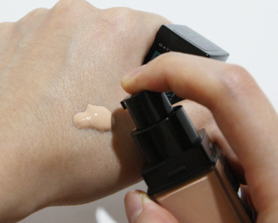 메이블린 핏미 리퀴드 파운데이션 R 30ml 330 건강한 톤 (옐로우 계열) 사용 후기