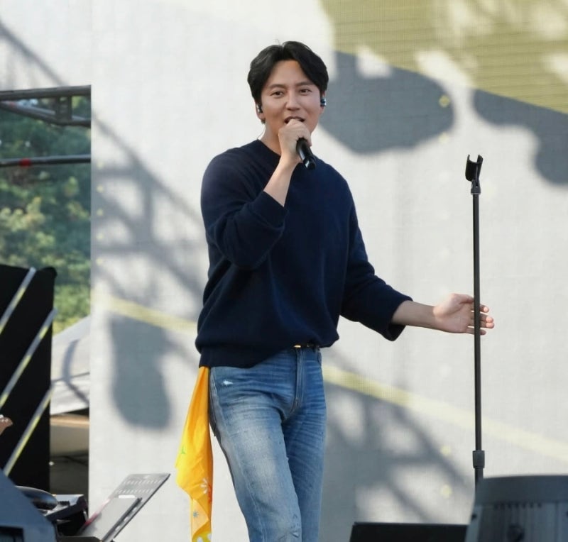 김남길 신인가수 데뷔 반년, 46세 첫 페스티벌서 5곡 라이브 무대