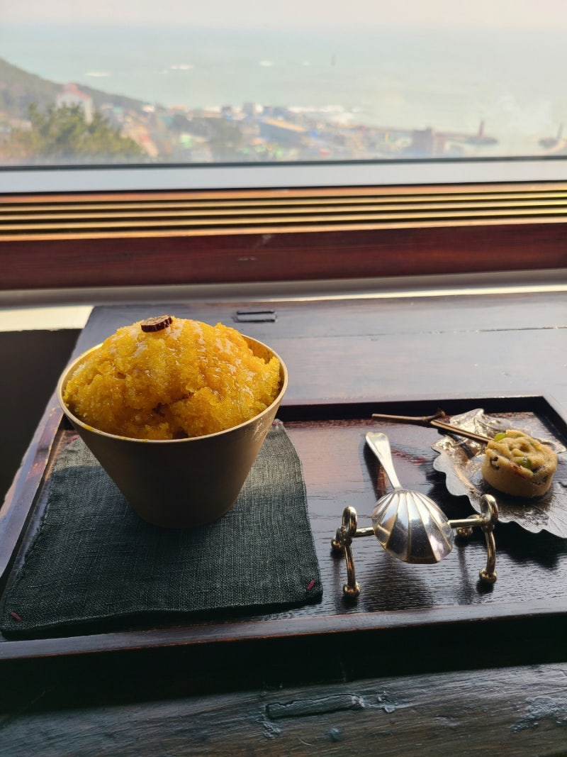 부산 해운대 달맞이길 카페 비비비당, 바다 보며 즐긴 단호박빙수