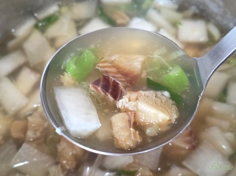 황태국 끓이는법 무 넣고 끓인 시원한 맑은국 황태무국 레시피