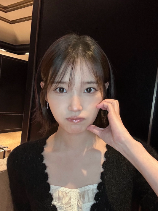 단발병 제대로 유발한 아이유 패션 근황!