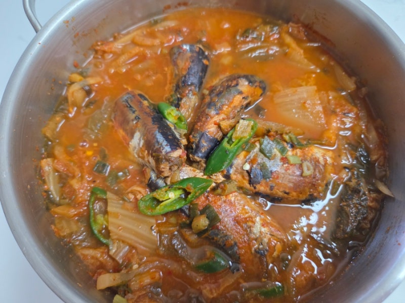 초간단 저녁메뉴 꽁치통조림김치찌개 만들기 꽁치캔 김치요리 얼큰한국물 김치찌개레시피