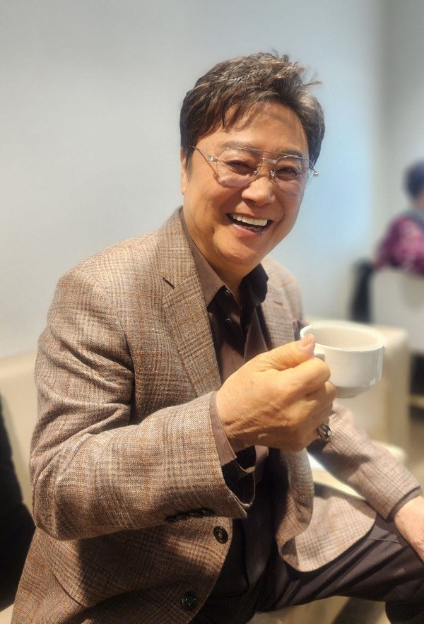 남진 노래모음, 가슴 아프게부터 둥지까지, 어떤 곡부터 들을까?