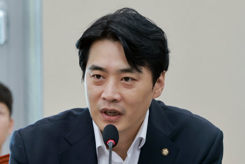 [단독·심층] 강훈식 비서실장 전격 사의… 청와대 후임에 '고양을' 한준호 급부상 속 보궐선....