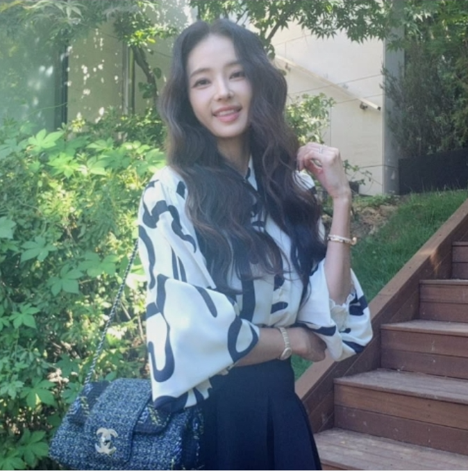 한채영 프로필 생일 나이 본명 키 학력 혈액형 수상 학교 결혼 가족 재산 집 대표작 최근 근....