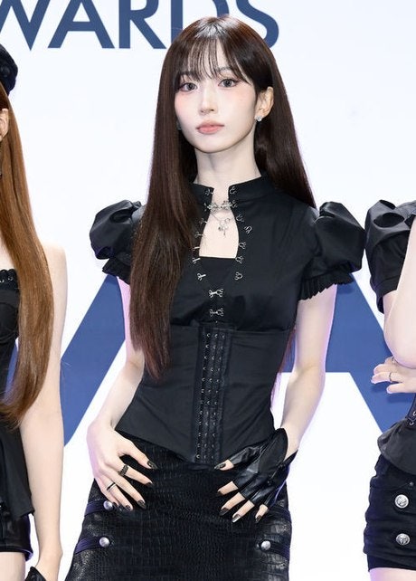 엔믹스 해원 레드카펫 사진 한 장에 팬들 "왜 이렇게까지"…부산 시상식서 무슨 일이