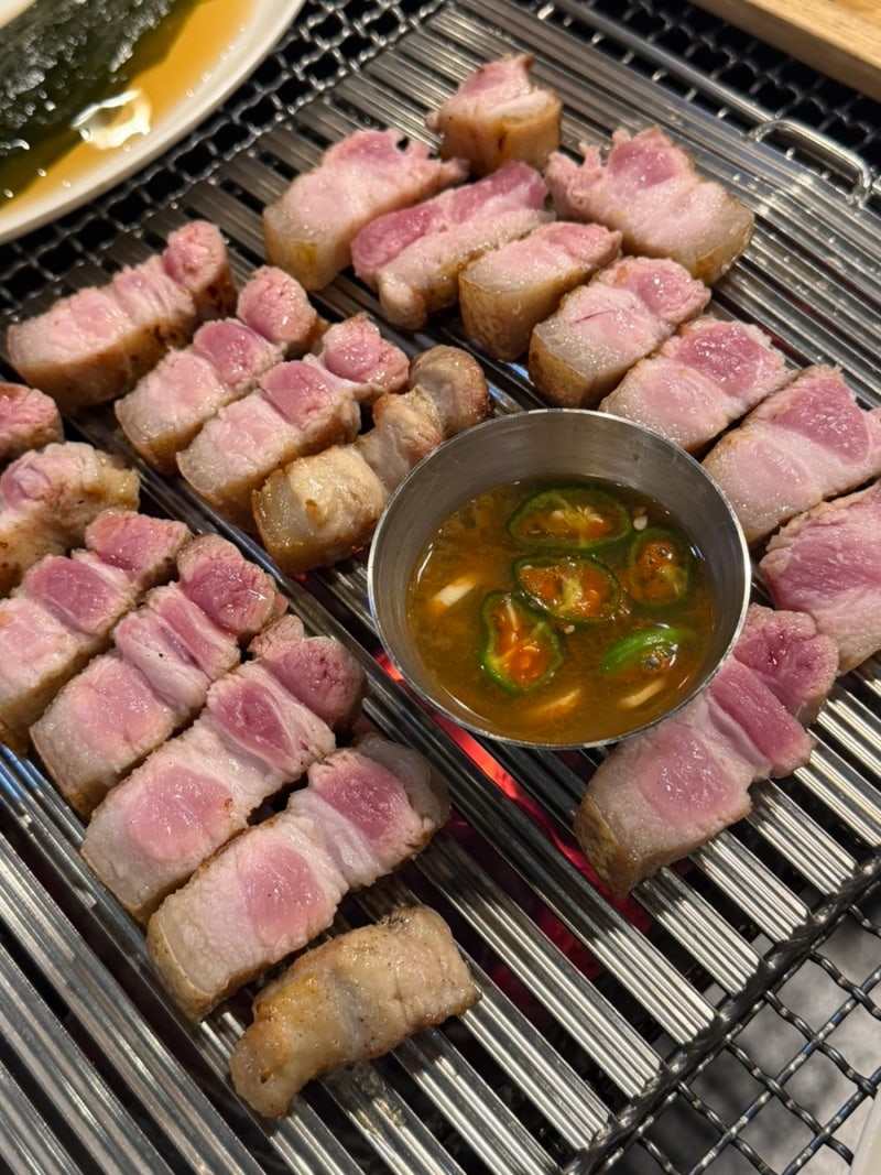 라페스타 맛집 [노천드럼통 일산맛집] 오겹살이 맛있었던 캠핑 감성 한돈 바베큐 고기집