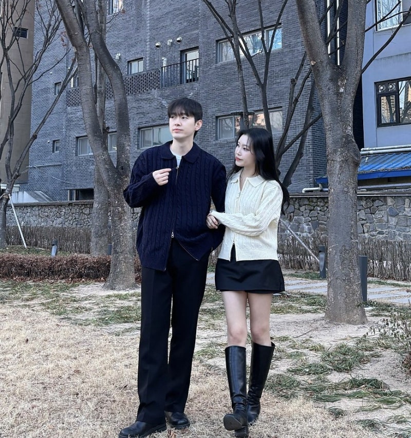 봄 가을 겨울 커플룩 추천! J_MOONBLE 데일리 투웨이 케이블 니트 남녀공용 시밀러룩 코디 뻔하....