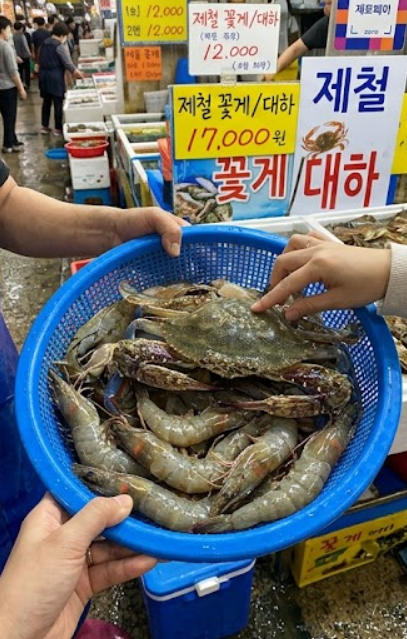 "노량진 수산시장 바가지 아직도 당하세요?" 10월 제철 꽃게 대하 반값에 쓸어온 제로페이 득....