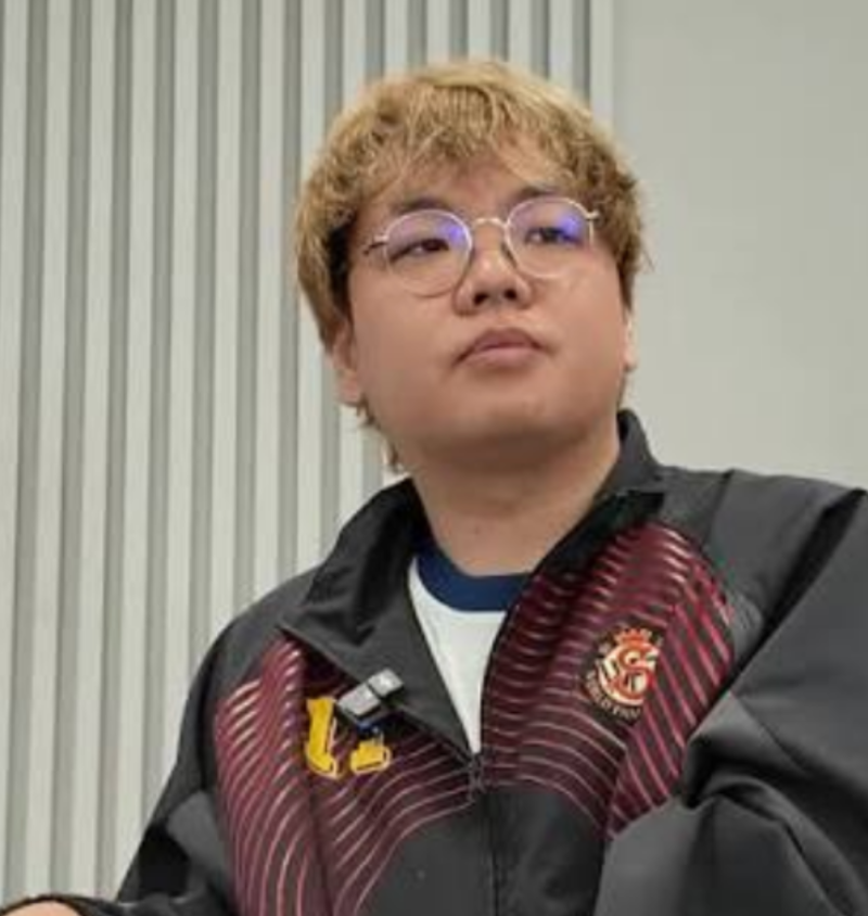 곽튜브가 썼다는 그 안경, 얼마길래 이렇게 화제였을까요