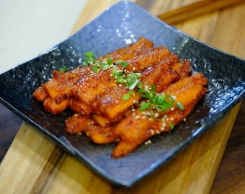 “더덕은 왜 두드려서 구울까?” 더덕구이 손질부터 고추장 양념까지 맛있게 만드는 법