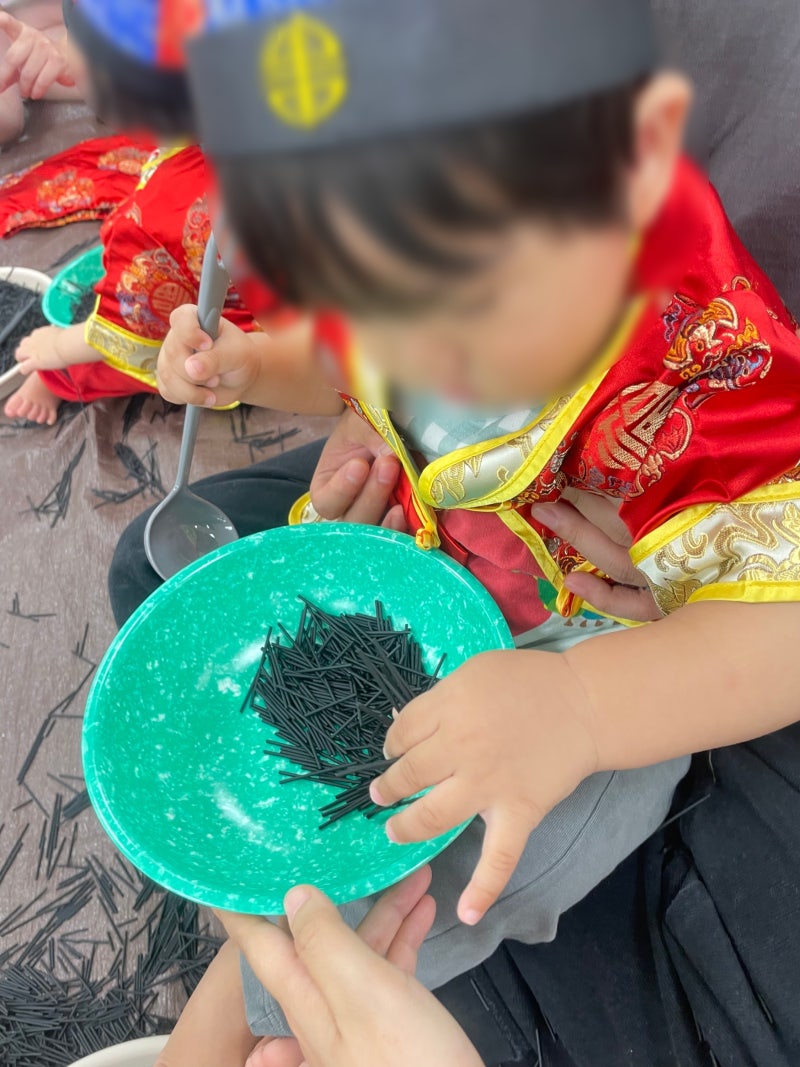 My 15-Month-Old Baby is Unfamiliar with Sensory Play: Review of 'Jjajangmyeon Chef' at Lotte Mall Suji Branch Culture Center