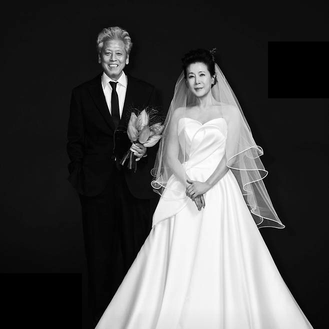 정경호父, 정을영♥박정수, 25년 사실혼 끝에 웨딩 화보 공개 "혼인신고 안 했던 이유는"…
