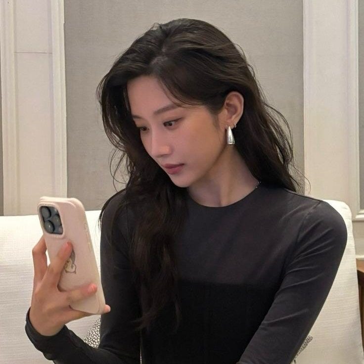 Moon Ga-young: Equestrian, Golf, Trilingual, and a True Gangnam 'Perfect Daughter' - Family Background, Profile, Age, Height