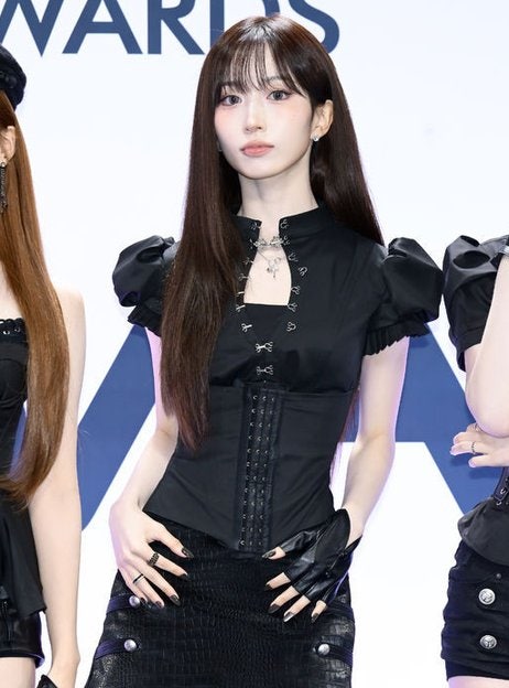결국 부산 레드카펫에서 터진 해원 사진 한 장, 팬들은 왜 기사 제목에 먼저 발끈했을까