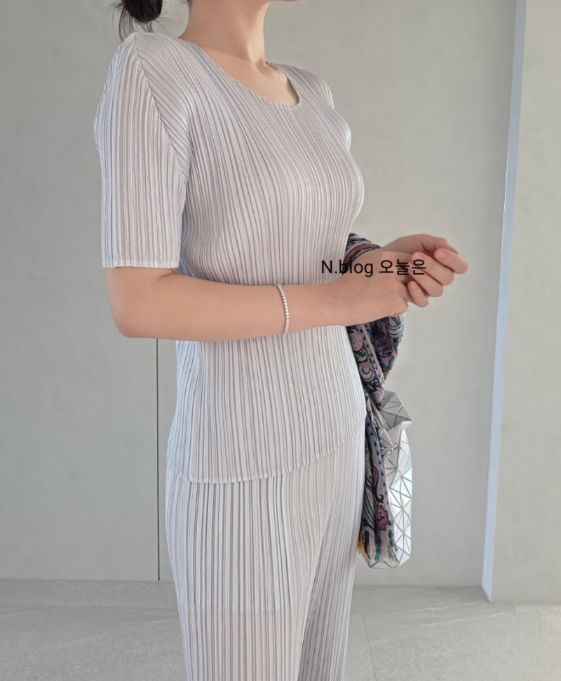 이세이미야케 플리츠플리즈 베이직 팬츠, 베이직 반팔탑 라이트그레이 셋업으로 입어보기