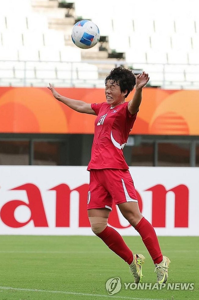 북한 박성진 감독, 한국 1-1 무승부 뒤 남북전 질문에 불쾌감