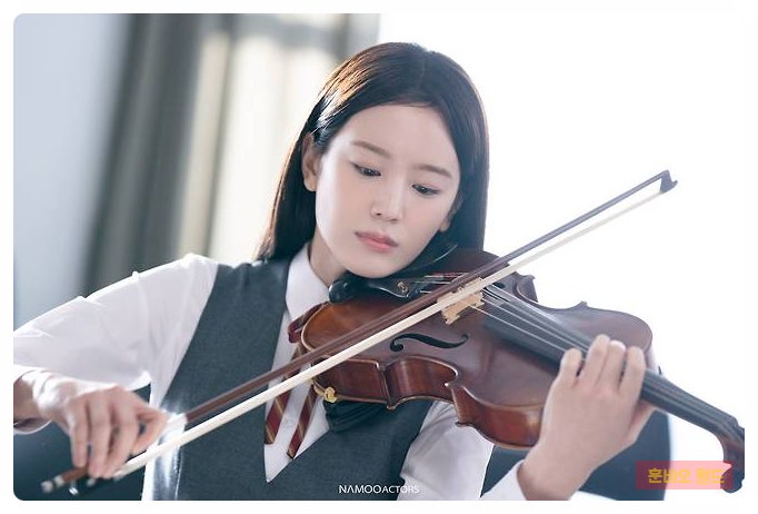 포핸즈 장규리, 잠깐 등장해도 시선 가는 비올리스트 홍재인의 매력