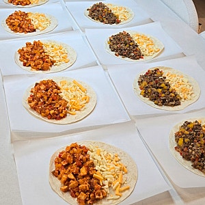 [밀프랩] 두 가지 맛 퀘사디아 만들기｜냉동 간식 밀키트｜아이들 간식·맥주 안주