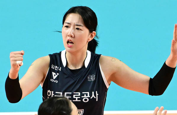 “연봉 8억 찍었다” 181cm 강소휘 근황, 29살에 한국 여자배구 연봉퀸이 된 과정